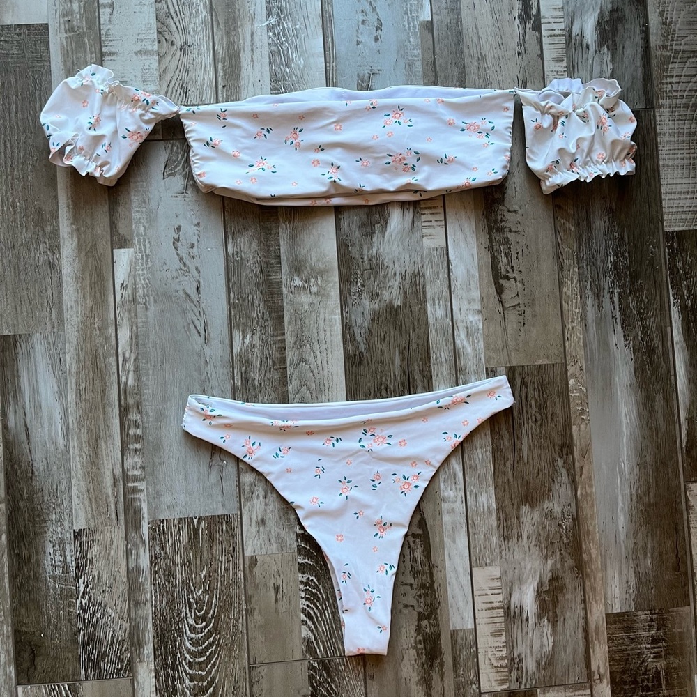 Floral Ruffle Bikini - Picture 3 of 4